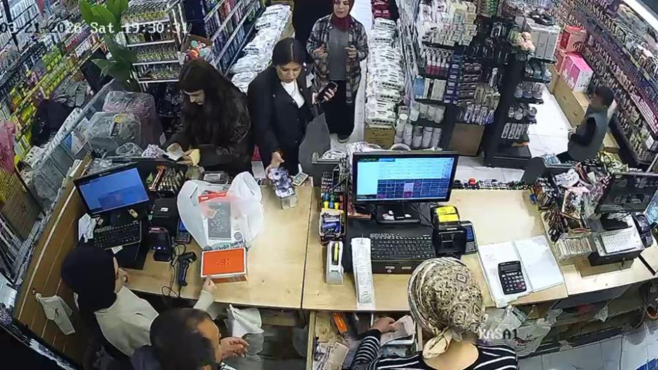 Hatay'da kırık bardak tartışması: Züccaciye dükkanının camını kaldırım taşıyla kırdılar