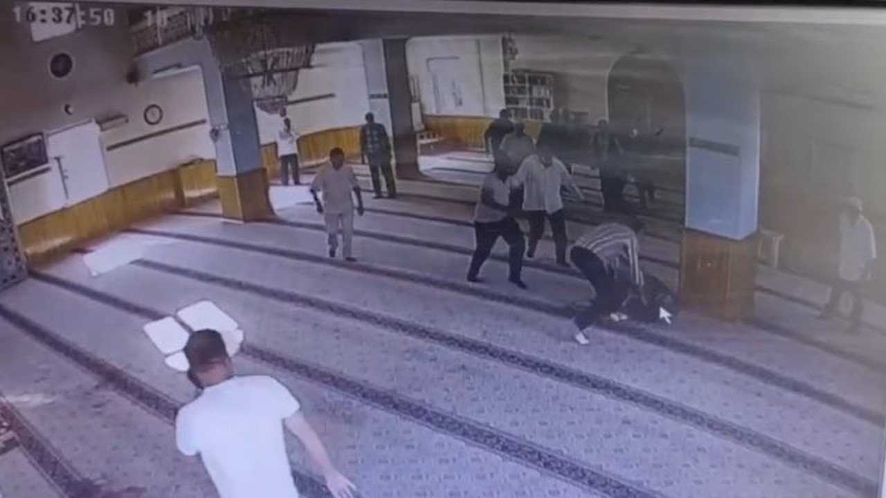 Husumetlisini camide namaz kılarken öldürmüştü: Cezası belli oldu
