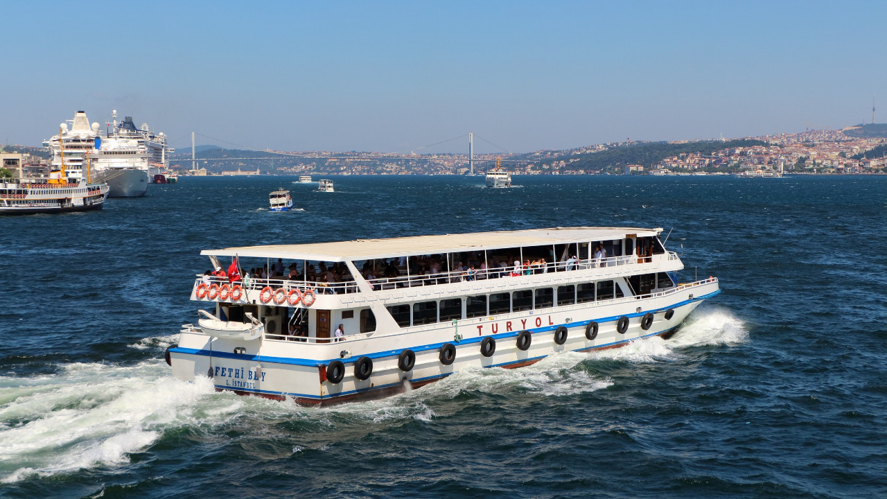 O feribot seferleri fırtına sebebiyle iptal