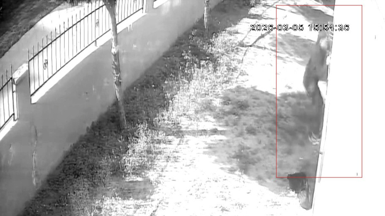 Adana'da balkona tırmanarak dizüstü bilgisayar çalan hırsız tutuklandı