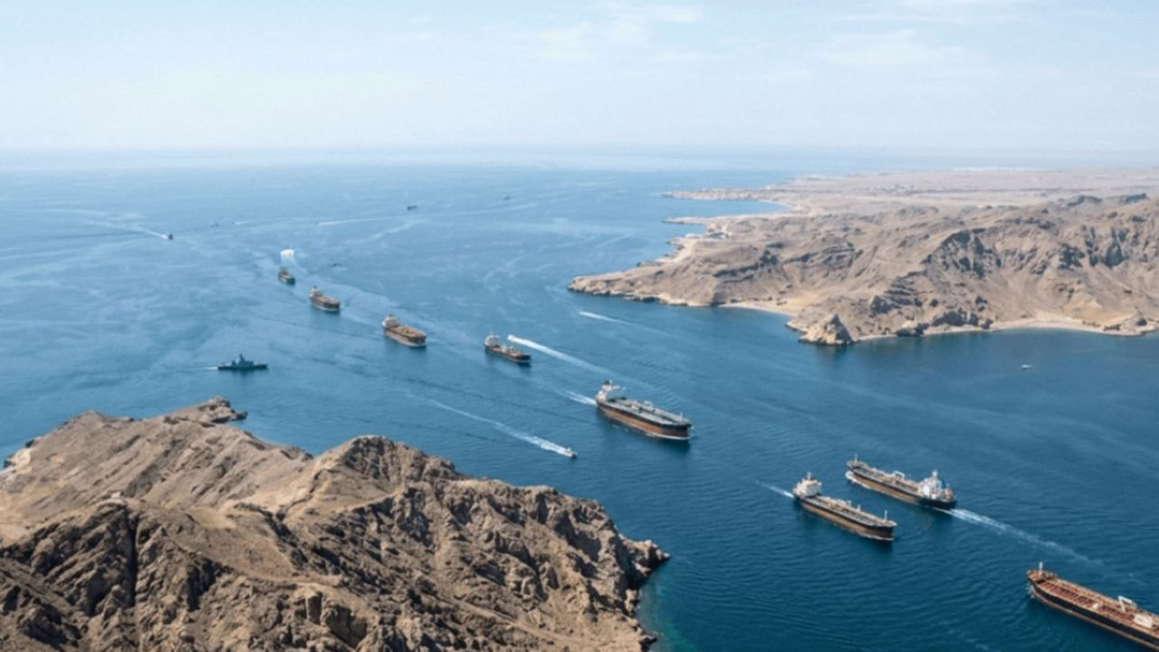 Hürmüz Boğazı'nda 350 tanker geçiş izni bekliyor