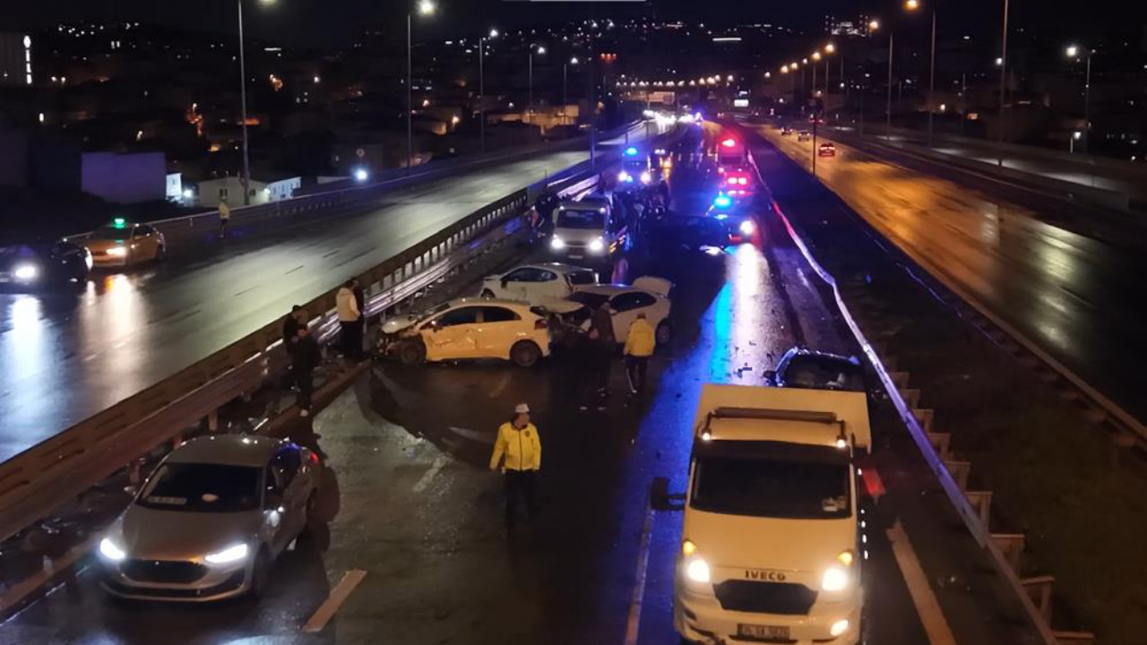 TEM bağlantı yolunda can pazarı: 8 araç birbirine girdi!