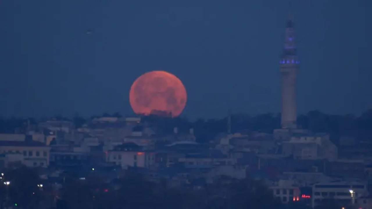 Pembe Dolunay ne zaman görülecek? Türkiye'den izlenebilecek mi?