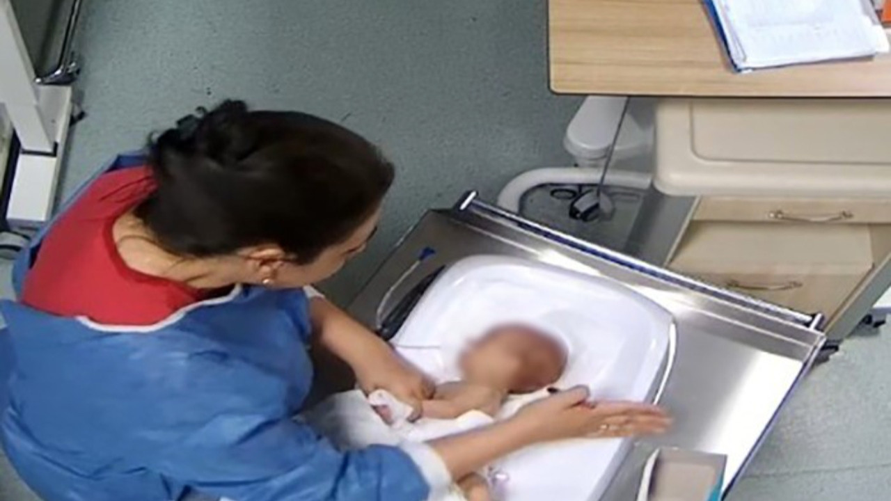 5 günlük bebeğe şiddet uygulayan hemşirenin akılalmaz savunması! "Ben de bir anneyim"