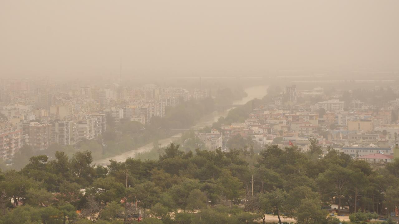 Gökyüzü sarıya bürünecek! İçişleri Bakanlığından sağanak ve toz taşınımı nedeniyle "sarı" kodlu uyarı