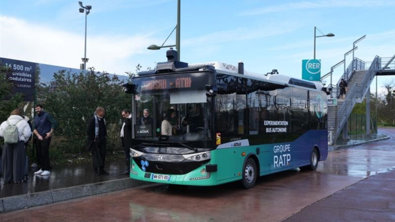 Paris sokaklarında Türk rüzgarı! Bakan Kacır duyurdu: Avrupa'nın 1 numarasıyız!