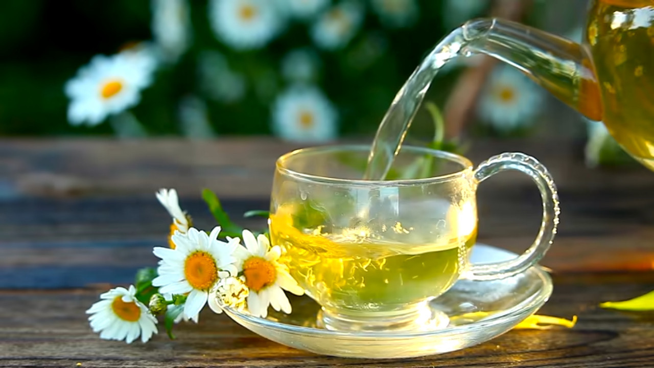 Şişkinlik ve ödemden eser bırakmıyor! Papatya çayının faydaları nelerdir? Papatya çayı nasıl hazırlanır? İşte hiç duymadığınız mucizevi etkileri...