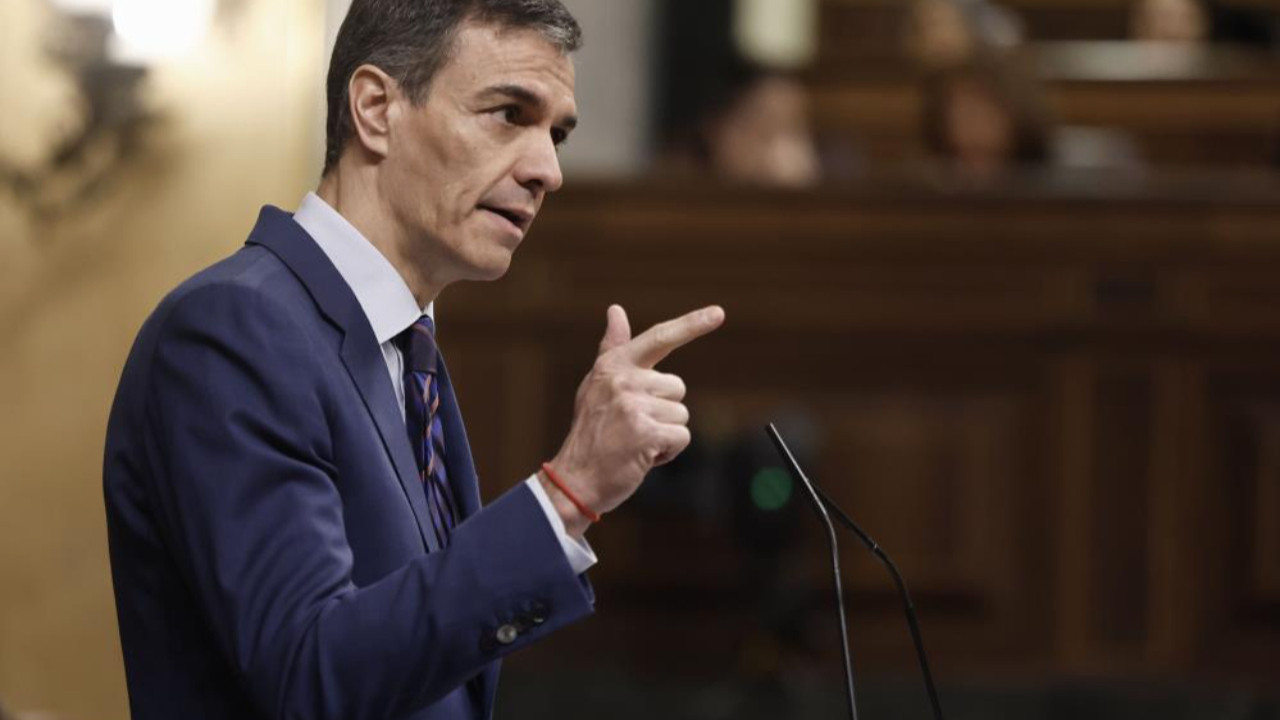 İspanya Başbakanı Sanchez: ''Dünyayı ateşe verenleri bir kova suyla geldikleri için alkışlamayacağız"