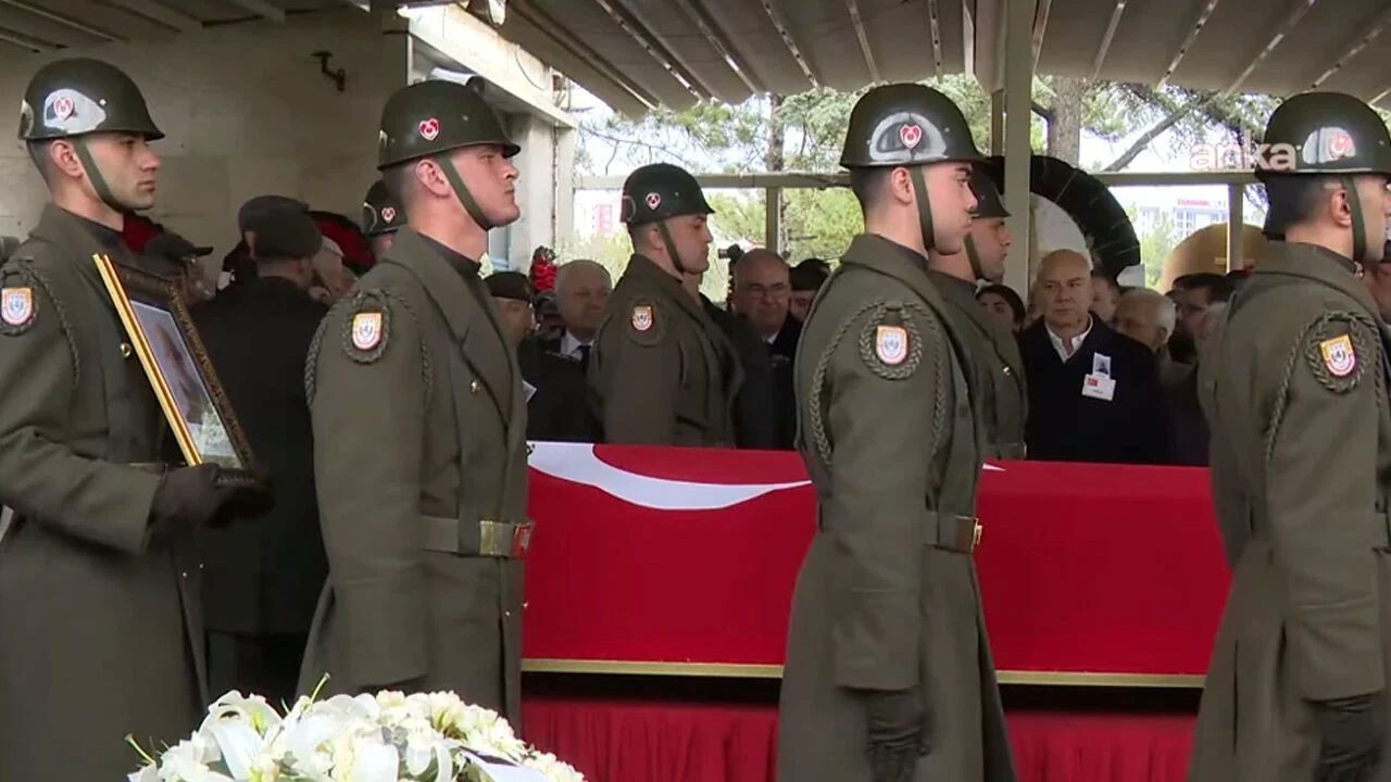 Prof. Dr. Yalçın Küçük son yolculuğuna uğurlandı