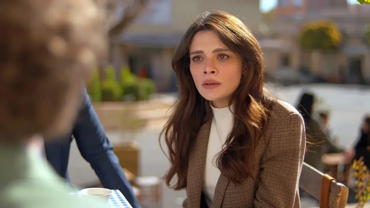 Uzak Şehir'in Alya'sı Sinem Ünsal diziden ayrılıyor mu? Resmi açıklama geldi mi?