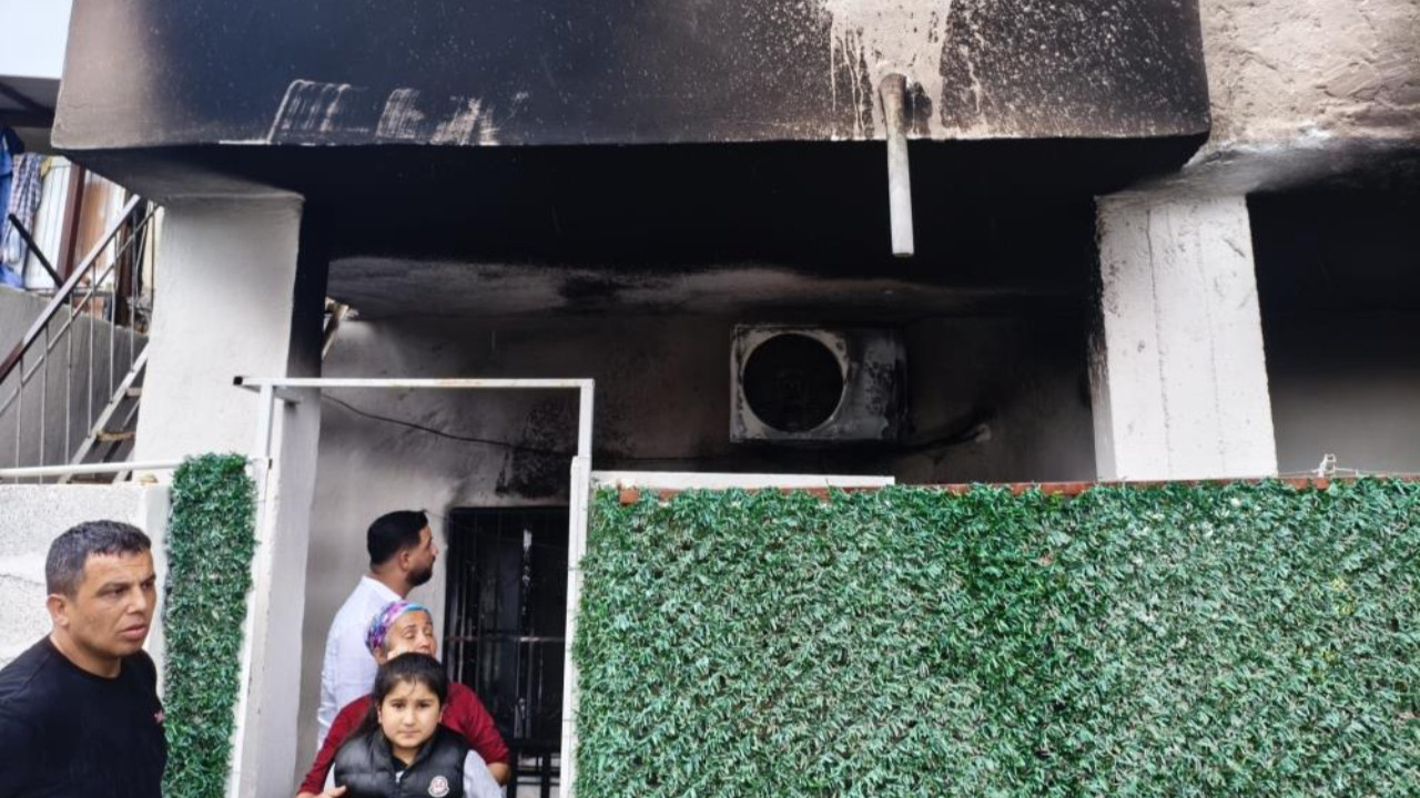 Klima bomba gibi patladı! İki katlı evde yangın çıktı