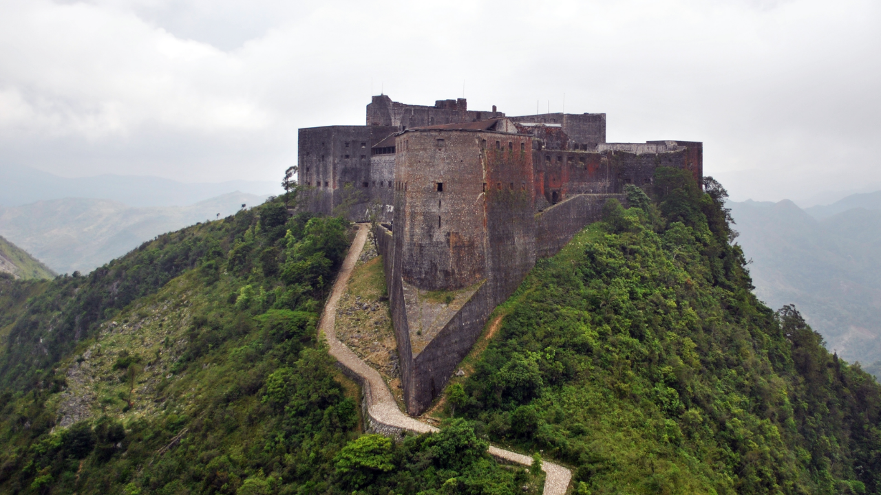 Tarihi kalede izdiham: 30 kişi hayatını kaybetti