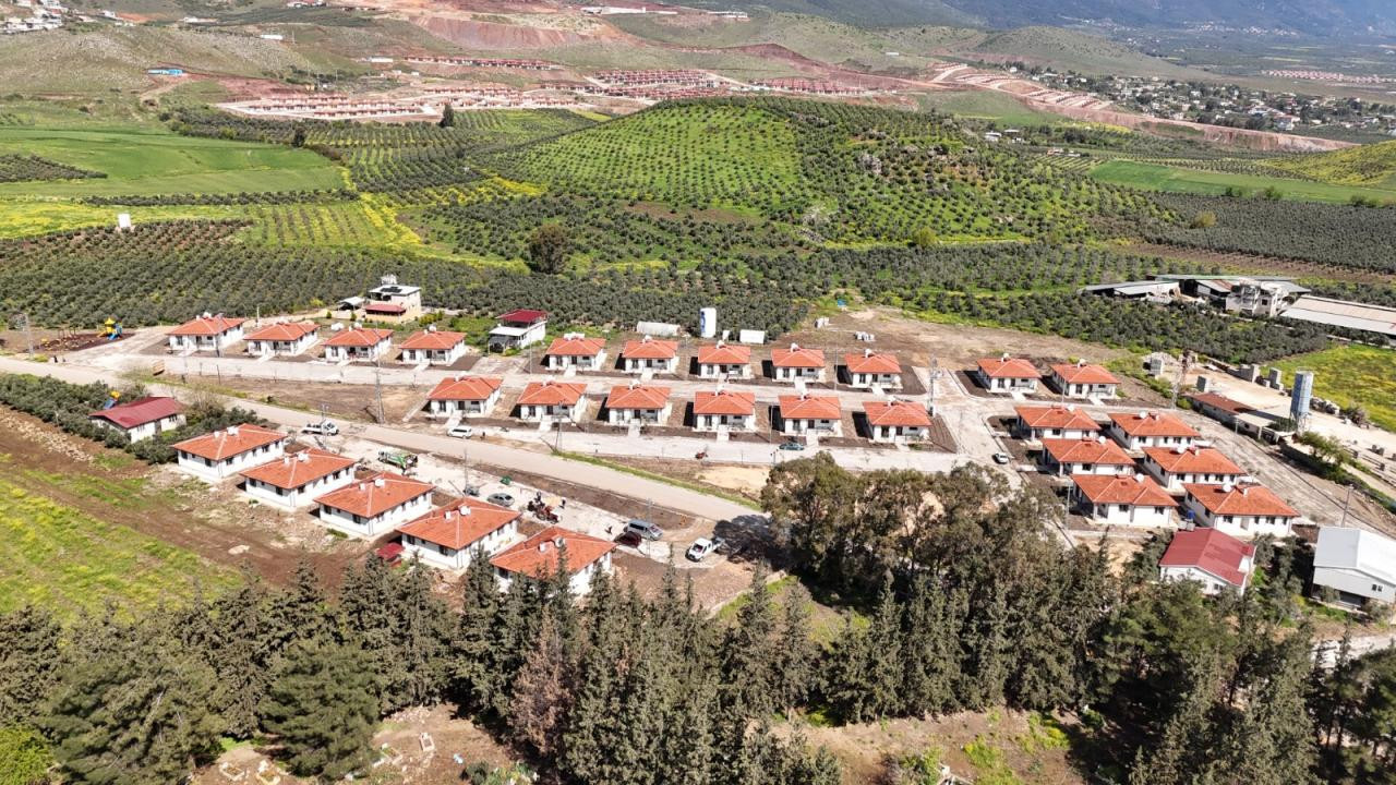 Hatay'da 28 köy evi hak sahiplerine teslim edildi