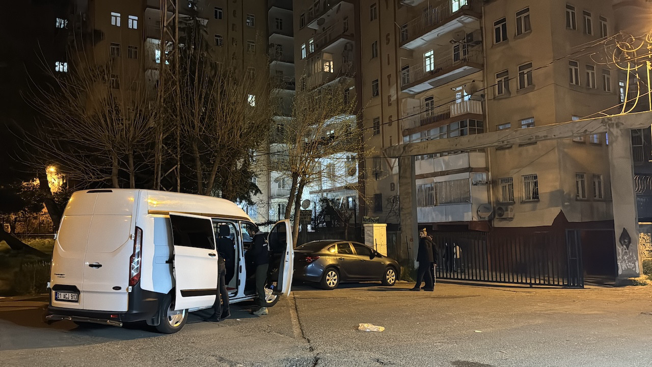 Diyarbakır’da 72 yaşındaki şahıs eşini öldürüp kızını yaraladı