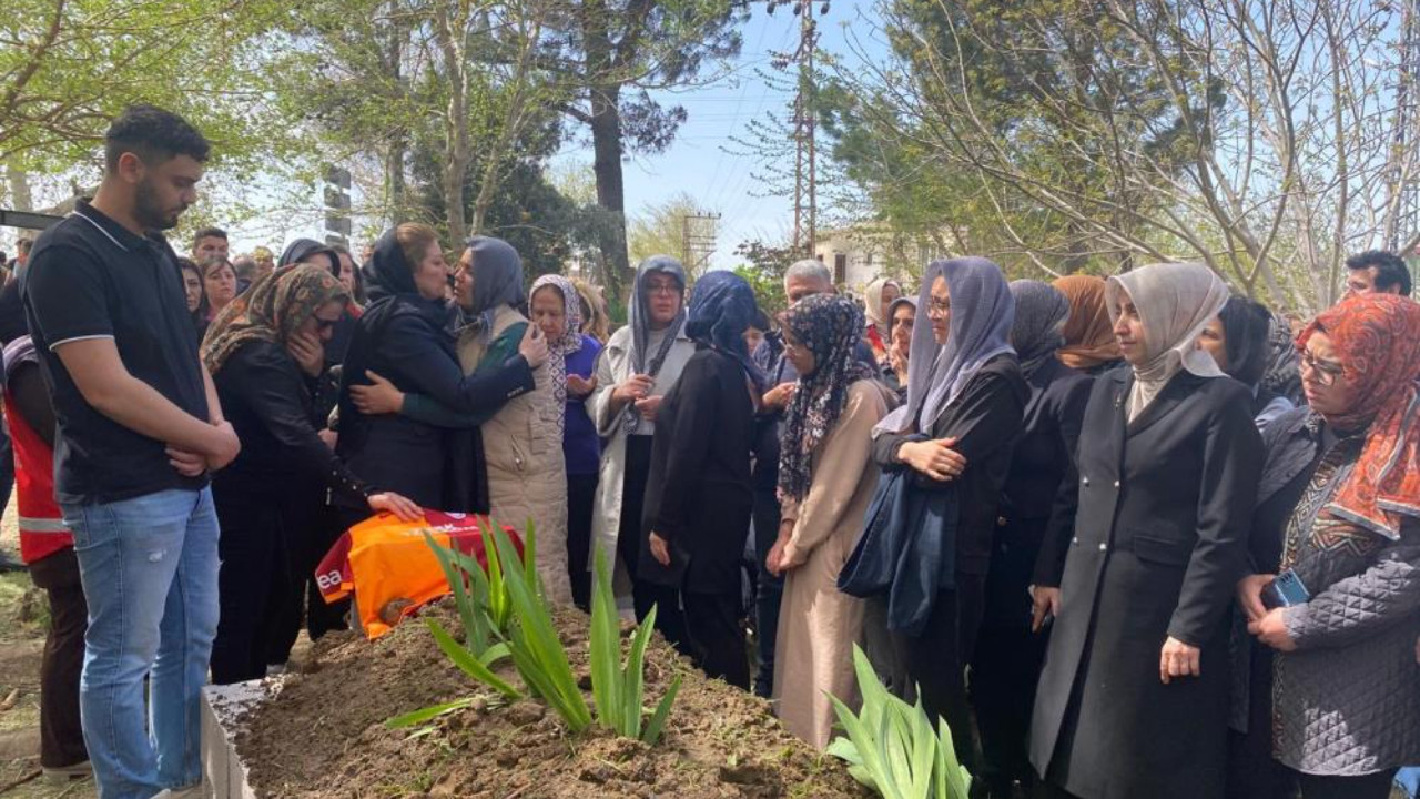 Giyemediği formayı mezarına bıraktı… 11 yaşındaki Adnan’ın mezarı başında yürek yakan anlar