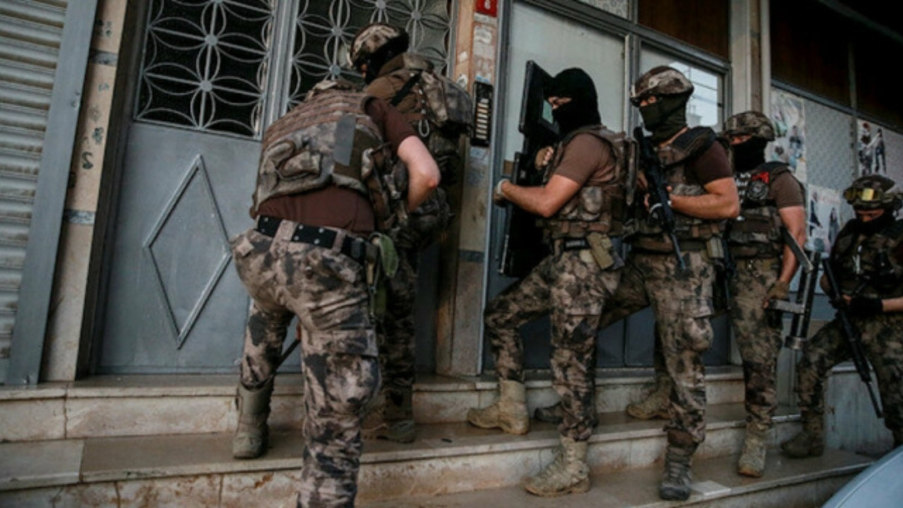 MİT'ten 9 ilde siber suç şebekesine operasyon: 12 gözaltı