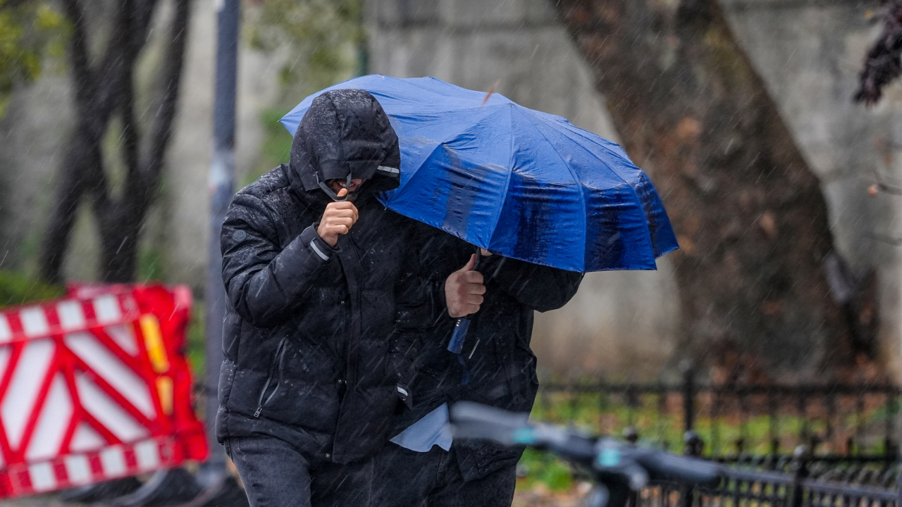 Meteoroloji 10 kenti uyardı... Gök gürültülü sağanak kuvvetli geliyor