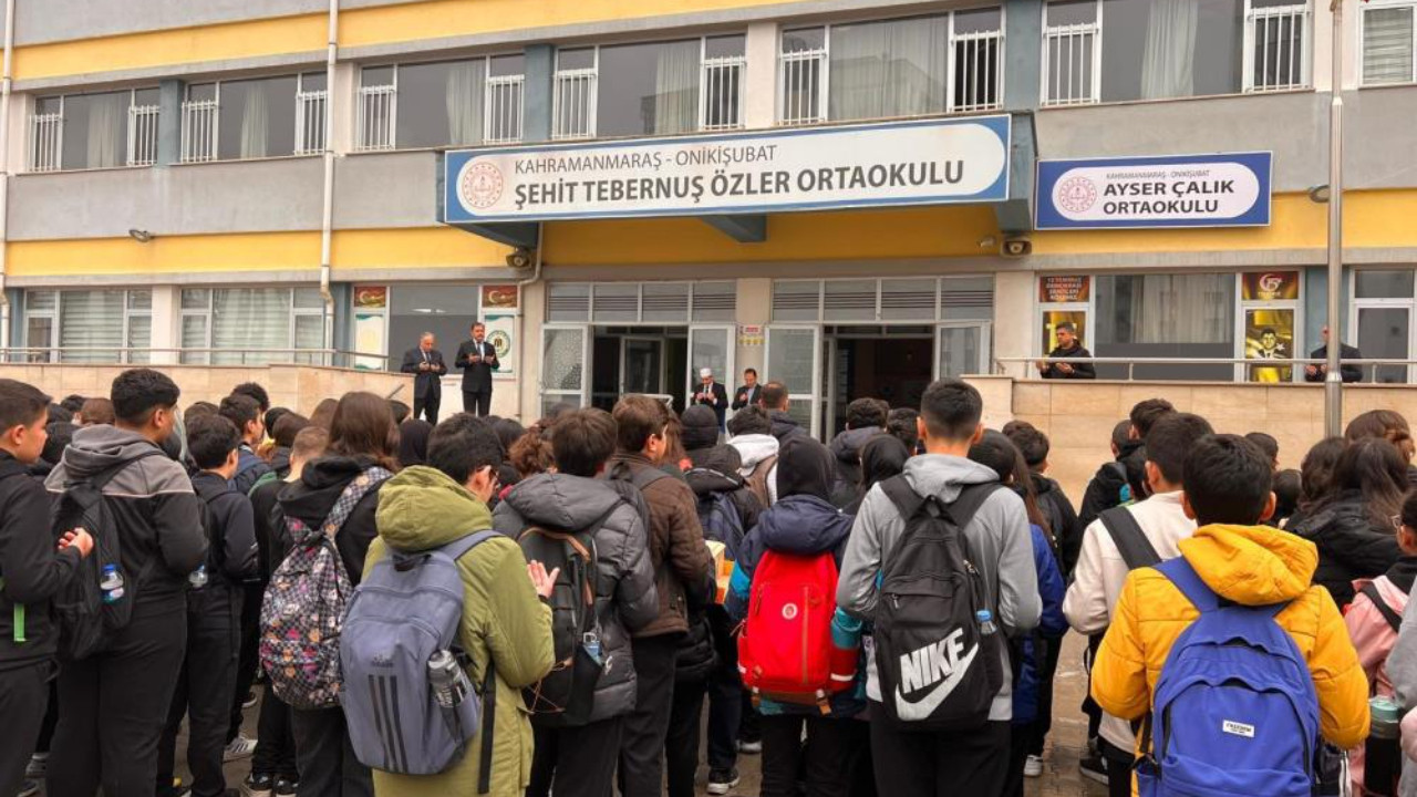 Kahramanmaraş'ta saldırı sonrası ders başı: Öğretmen ve öğrenciler için anma töreni düzenlendi