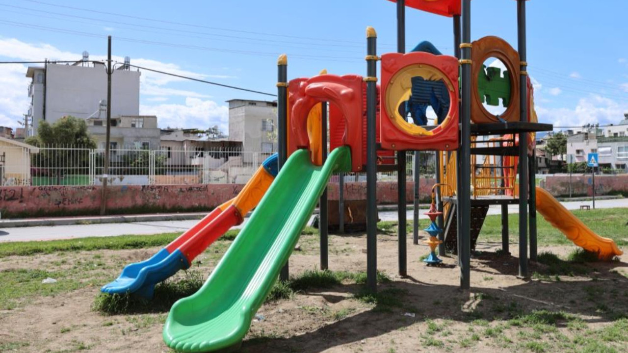 Çocuk parkına çirkin saldırı! Oyun alanını ateşe verdiler
