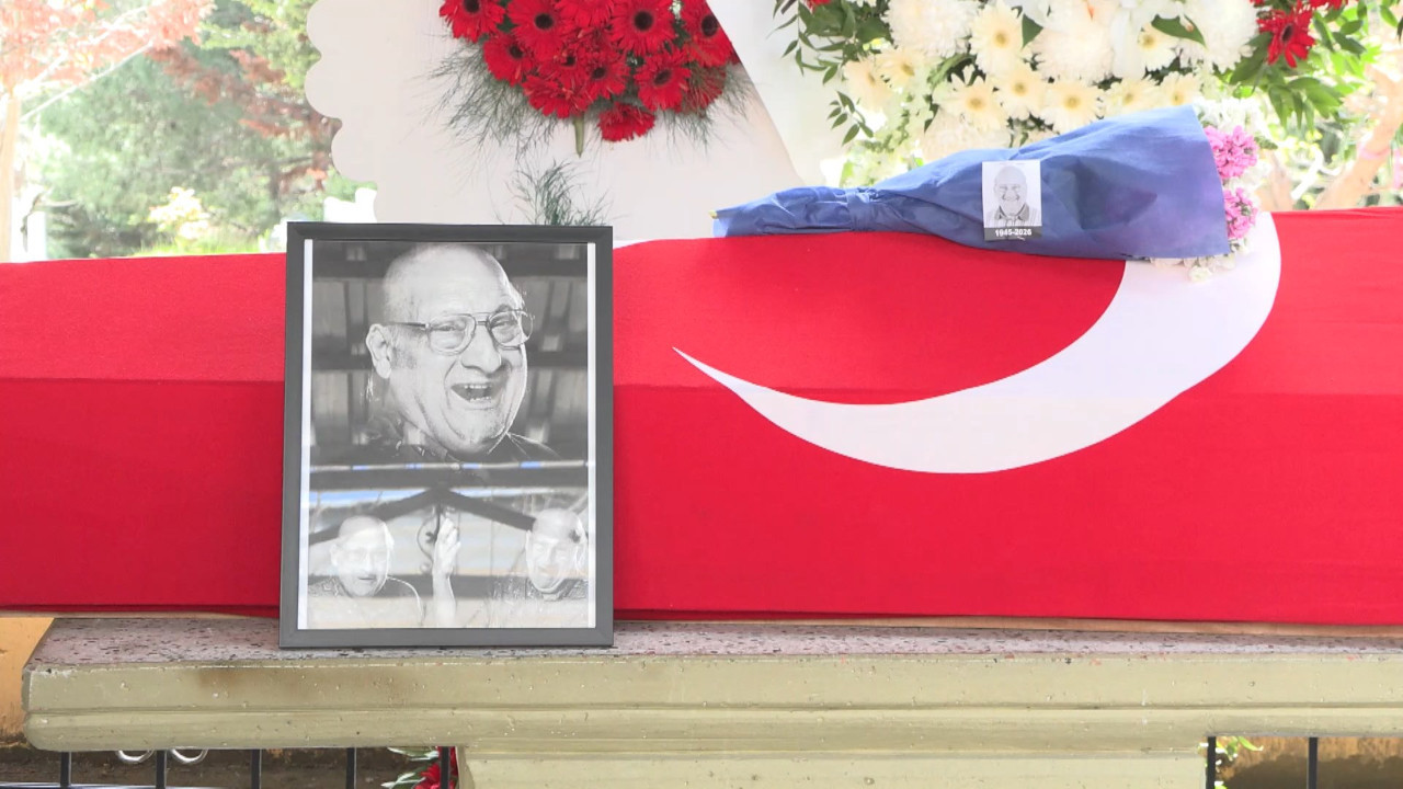 Ferdi Atuner'in cenazesinde ortalık karıştı! Usta sanatçının damadı ve meslektaşı arasında gerginlik