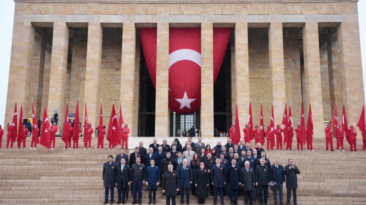 Milli Eğitim Bakanı Yusuf Tekin öğrencilerle birlikte Anıtkabir'i ziyaret etti