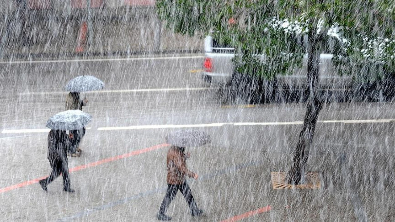 Meteoroloji'den gök gürültülü sağanak uyarısı: 24 il etkilenecek