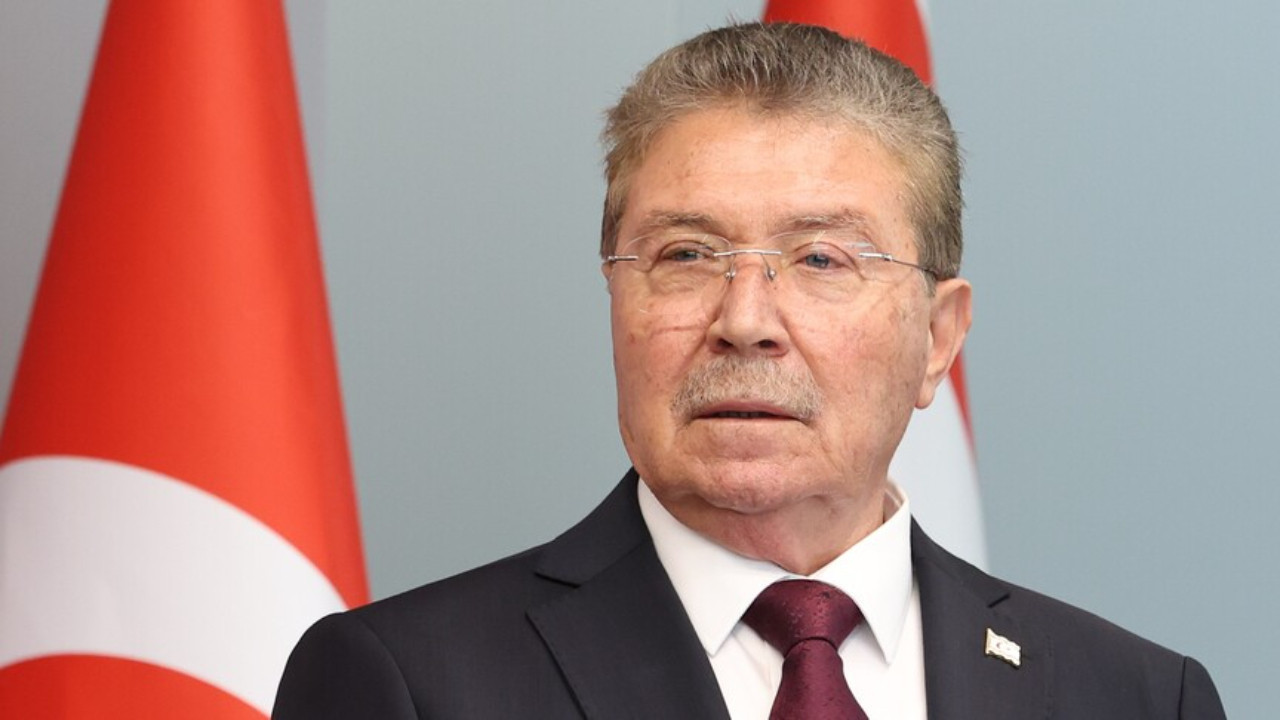 KKTC Başbakanı Üstel'den Güney Kıbrıs'a Fransız askeri konuşlandırılması açıklamasına tepki