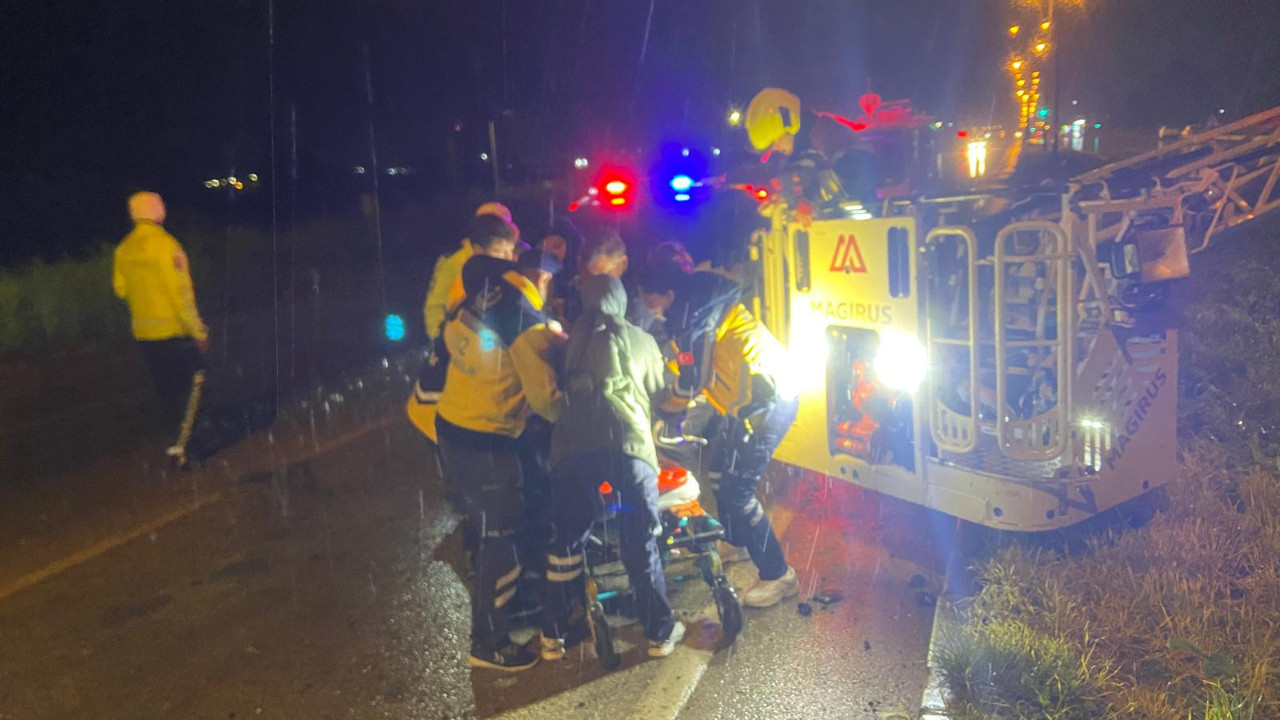 Balıkesir’de yolcu otobüsü devrildi: Ölü ve yaralılar var!