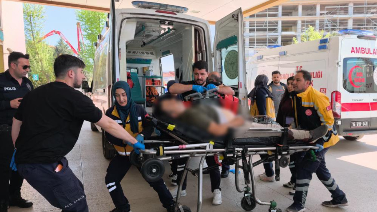 Bursa'da 5 yıllık kin cinayetle sonuçlandı: 17 yaşındaki genç, babasını darbeden adamı vurarak öldürdü