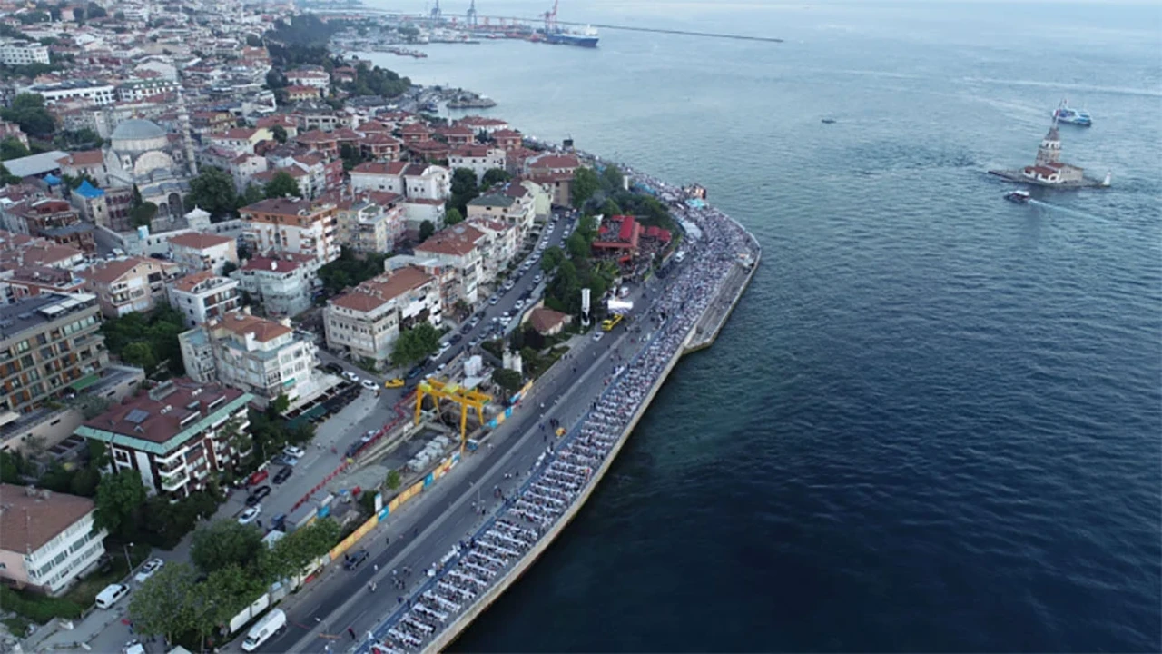 İstanbul'da bazı yollar sahil hattına kapanıyor: Yarın bu saatlere dikkat