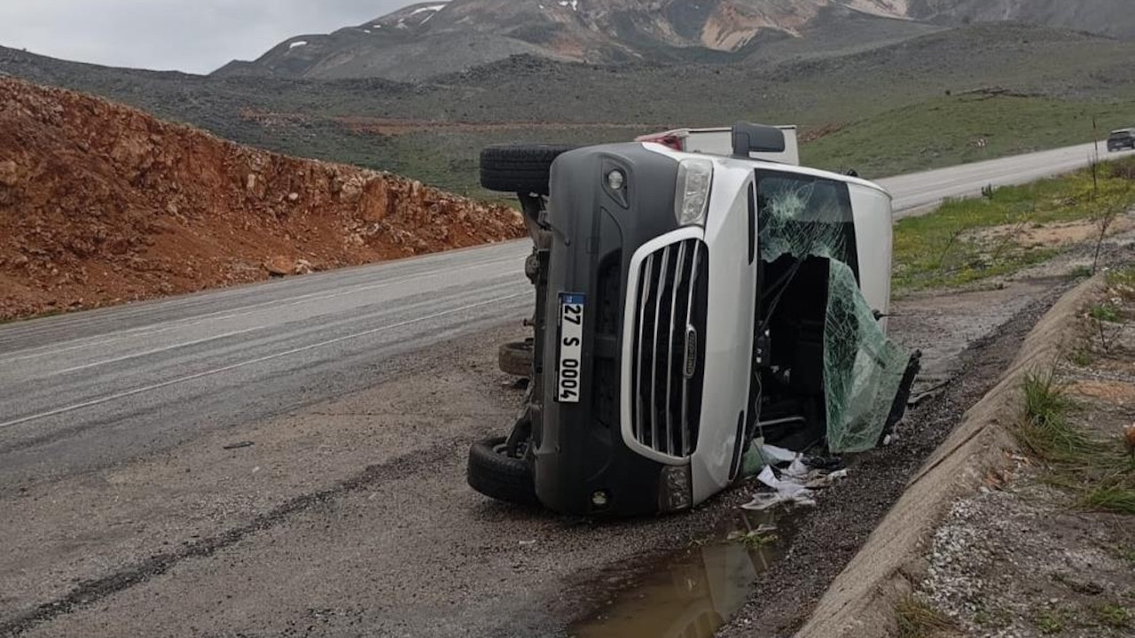 Malatya'da taziyeye giden minibüs devrildi: Çok sayıda yaralı var