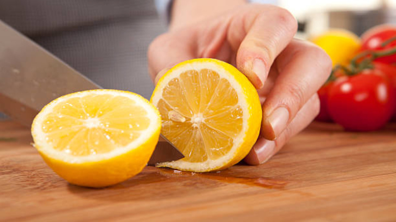 Bir limonla vücudunuzda neler değişiyor? İşte limonun faydaları ve zararları: Hangi hastalıklara iyi gelir?