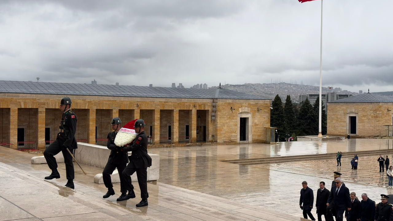 Rusya Büyükelçisi Vershinin’den Anıtkabir ziyareti: "Atatürk Rusya’da hayırla yad ediliyor"