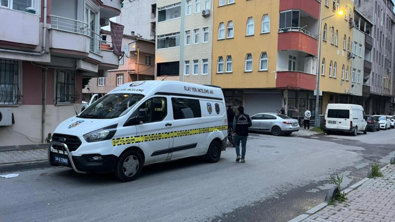 Küçükçekmece’de sokak ortasında silahlı çatışma! Ortalık savaş alanına döndü