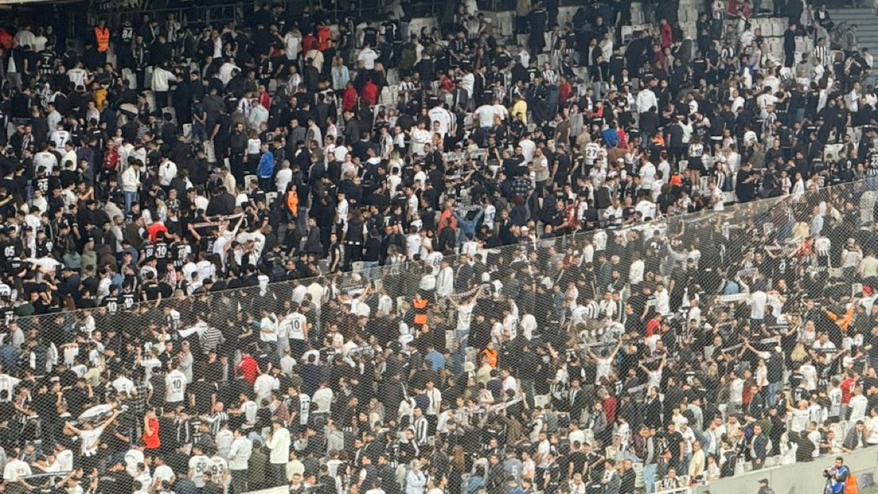 Beşiktaş'ta protesto şoku: Taraftar sahaya sırtını döndü