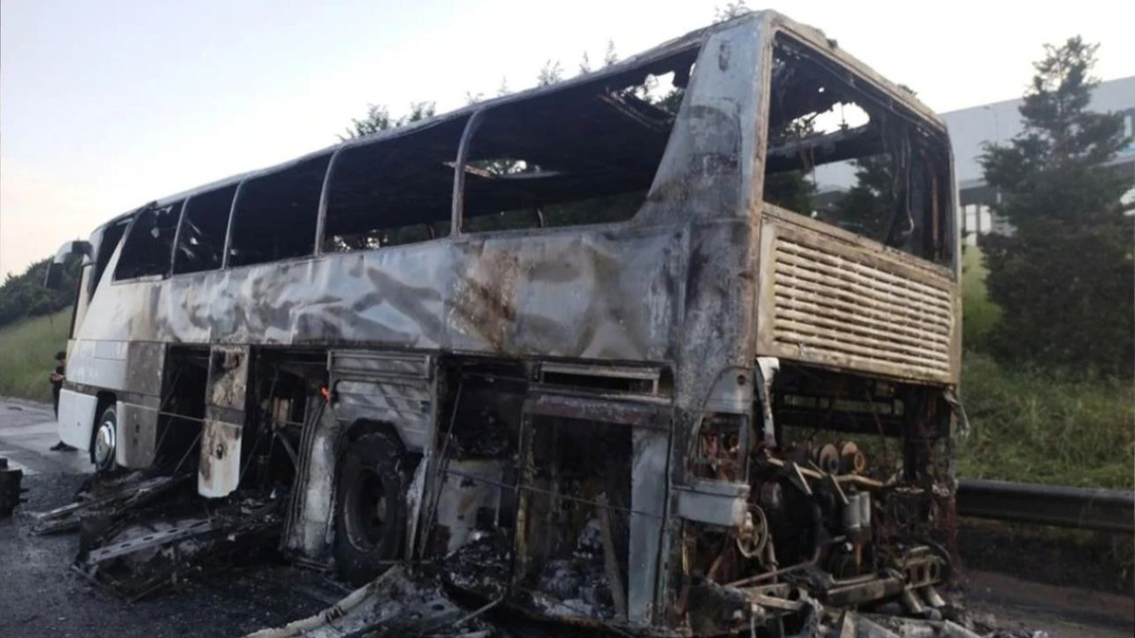 Can pazarı: İzmir'den gelen tur otobüsü alev alev yandı!