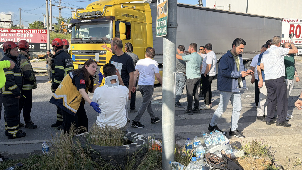 Kocaeli’de feci kaza! İşçi servisi ile tır çarpıştı: Ölü ve yaralılar var