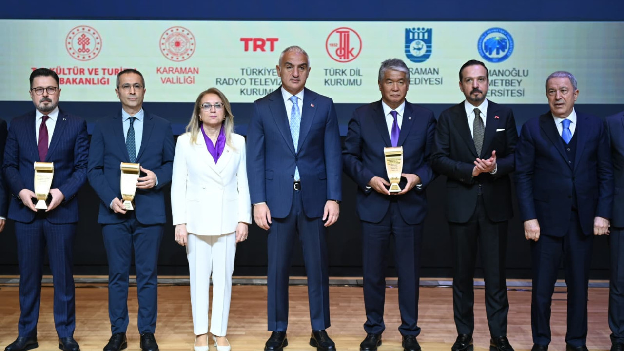 Bakan Ersoy'dan gençlere Türkçe'ye sahip çıkma çağrısı!