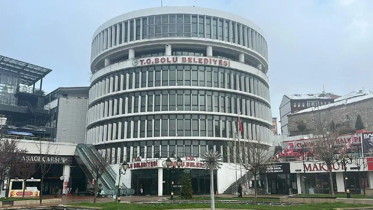 Bolu Belediyesi’nde 5. Dalga: Jandarma ekipleri evrakları incelemeye aldı