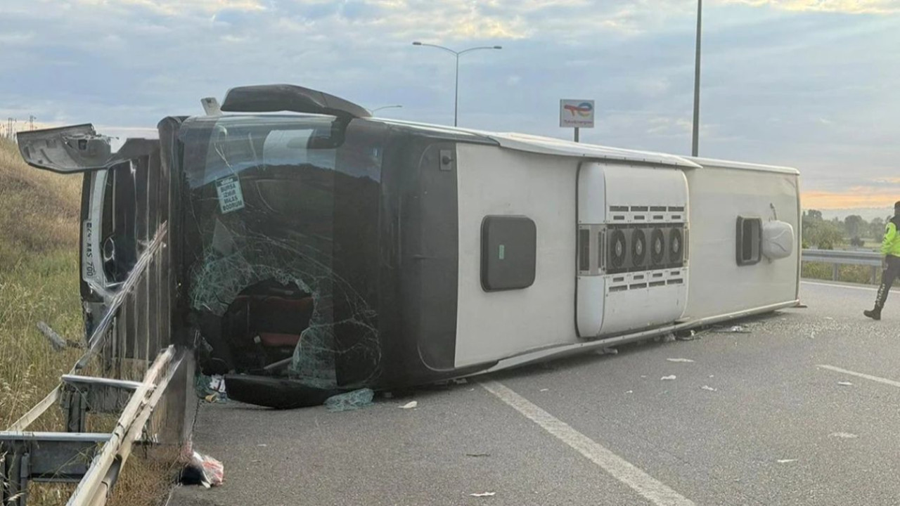 İstanbul-İzmir otoyolunda yolcu otobüsü devrildi: 25 yaralı!