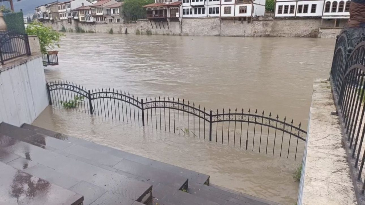 Sel ve taşkın kabusu! Valilik duyurdu: Eğitime ara verildi