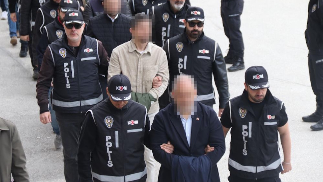 Tepebaşı Belediyesi'ne operasyon: Aralarında başkan yardımcısının da olduğu 15 kişi tutuklandı