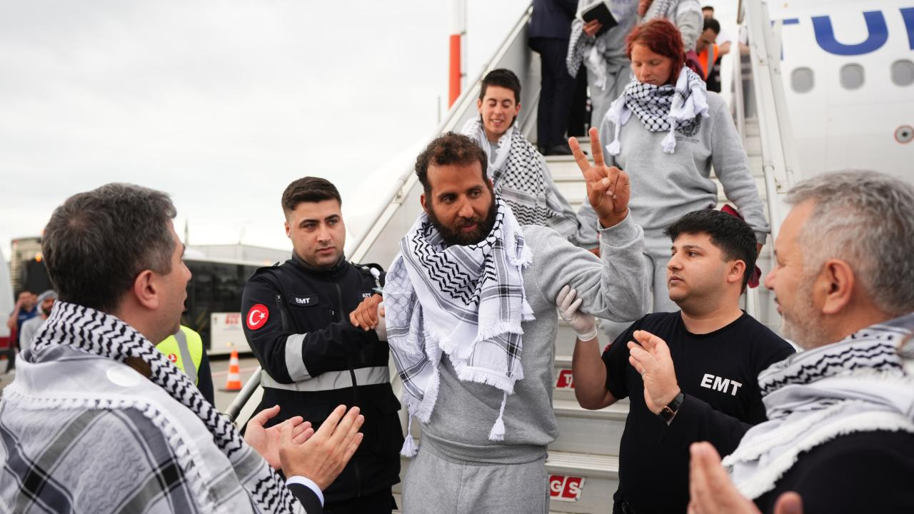 Küresel Sumud Filosu aktivistleri İstanbul'a indi