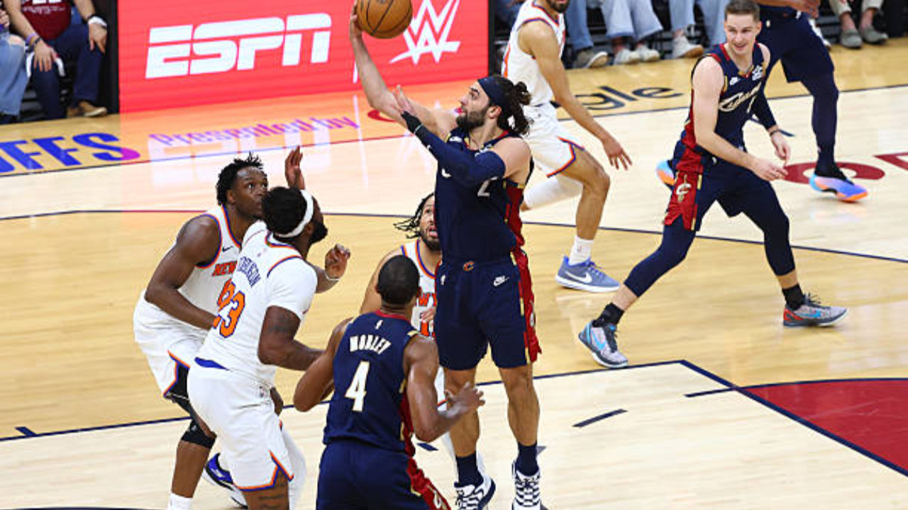 Potada tarihi gece! Rakibini sahasında darmadağın eden Knicks, 27 yıl sonra NBA finalinde