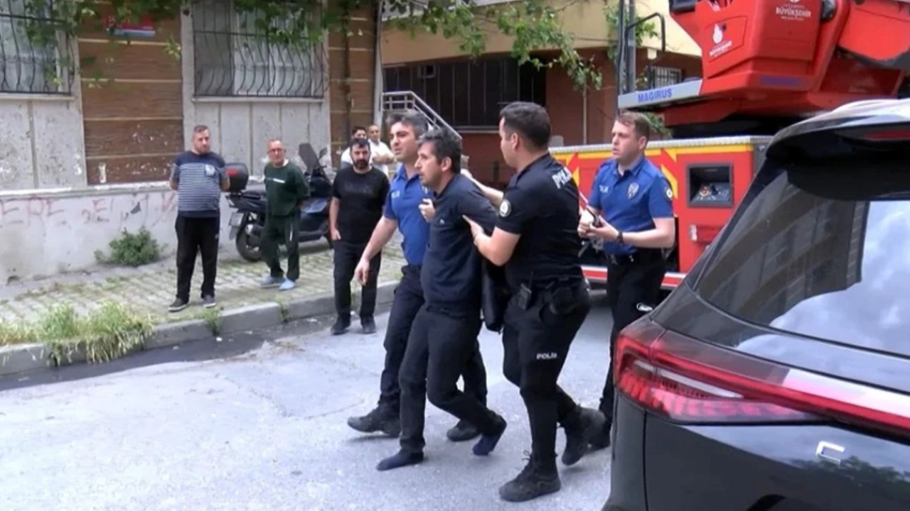 Sultangazi'de hareketli dakikalar! Annesini rehin alan şüpheliye balkondan şok baskın