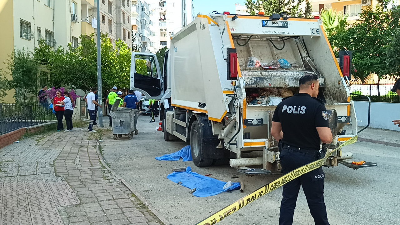 Adana'da feci kaza! Çöp kamyonunun çarptığı kadın 