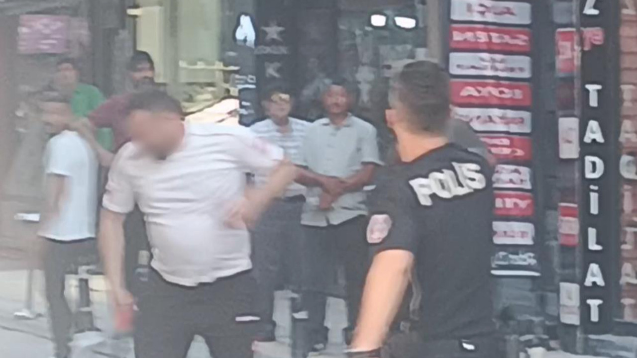 Bıçaklar ve satırlar havada uçuştu! Mahalle savaş alanına dö