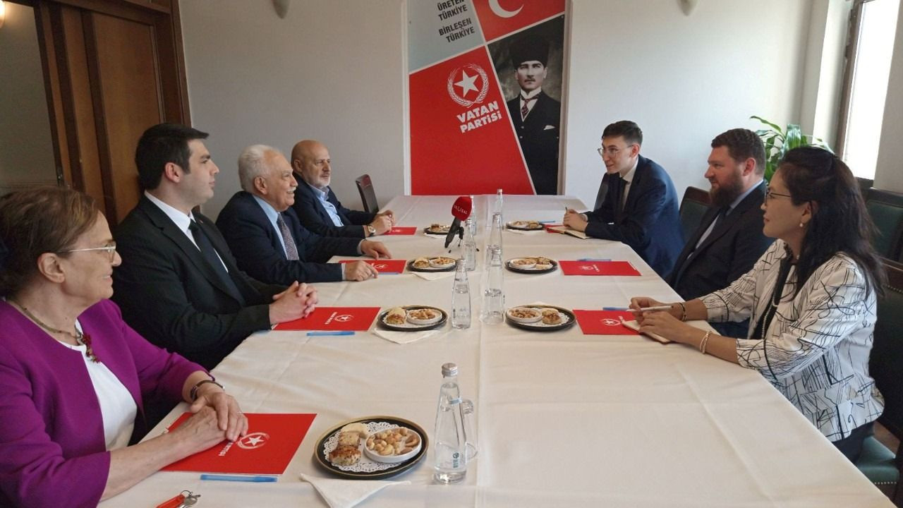 Rusya Başkonsolosu Kalachev'den Vatan Partisi'ne ziyaret