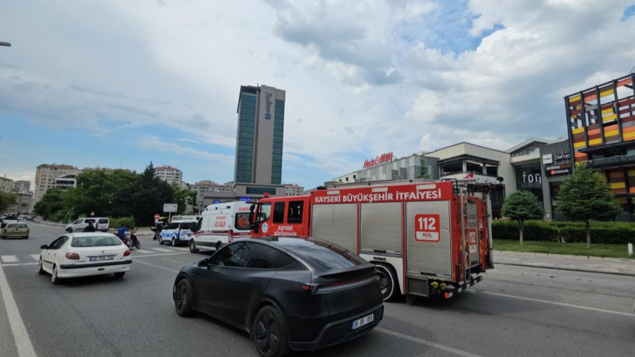 AVM'de asılsız "canlı bomba" alarmı! Paniğin arkas