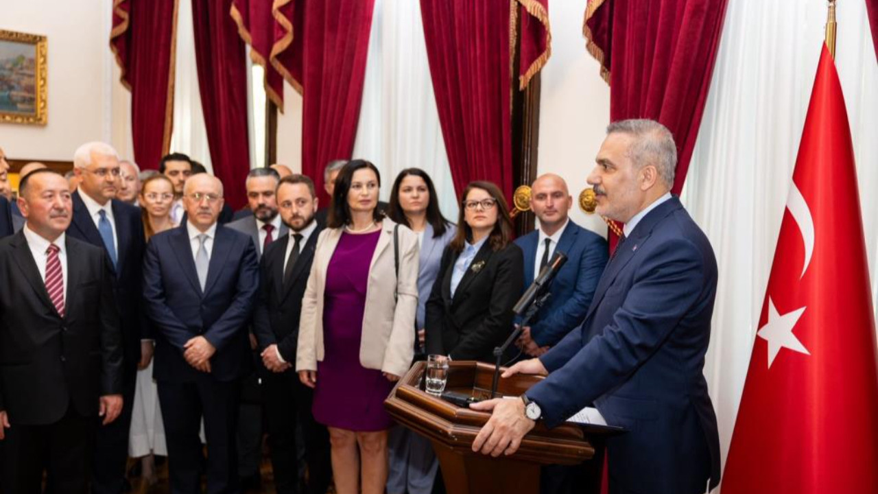 Dışişleri Bakanı Hakan Fidan Sofya'da Türk iş insanları ve s